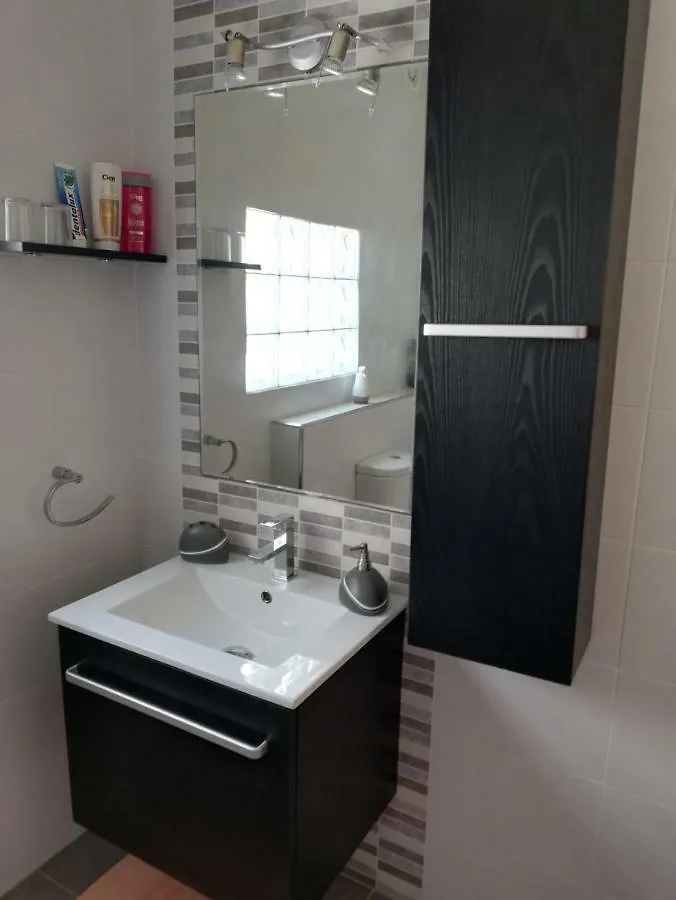Studio apartment with private terrace, Jacuzzi&views Mosta